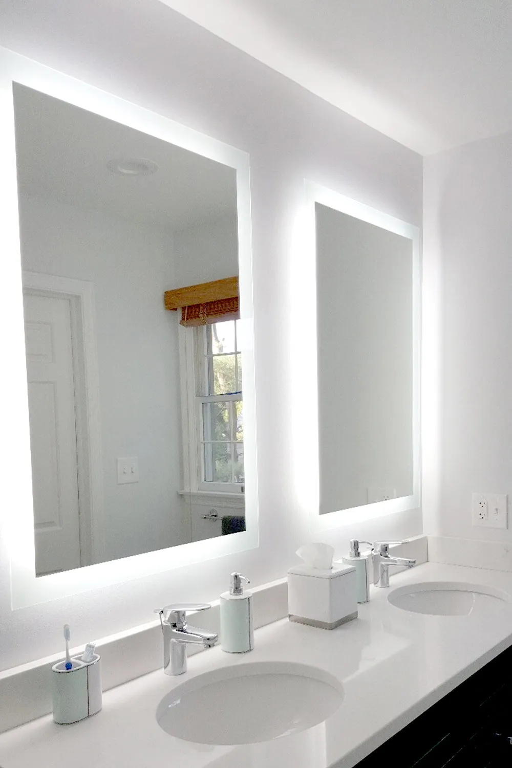 LED Mirror (Side-Lighted) 32" x 48"